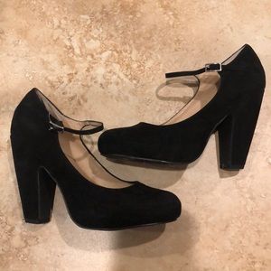 Nine West Mary Jane heels